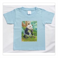 ■ポストカード付　【100サイズ】「山本二三氏×TANTAN 26th anniversaryコラボ 商品『肖像画デザインTシャツ（ライトブルー/こどもサイズ）』」